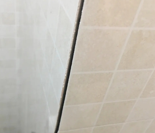 甘德瓷砖空鼓维修公司分享阳台瓷砖脱落的修复过程可以分为以下几个步骤