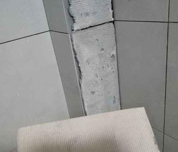 甘德瓷砖空鼓维修公司分享下厨房瓷砖脱落的补救措施。
